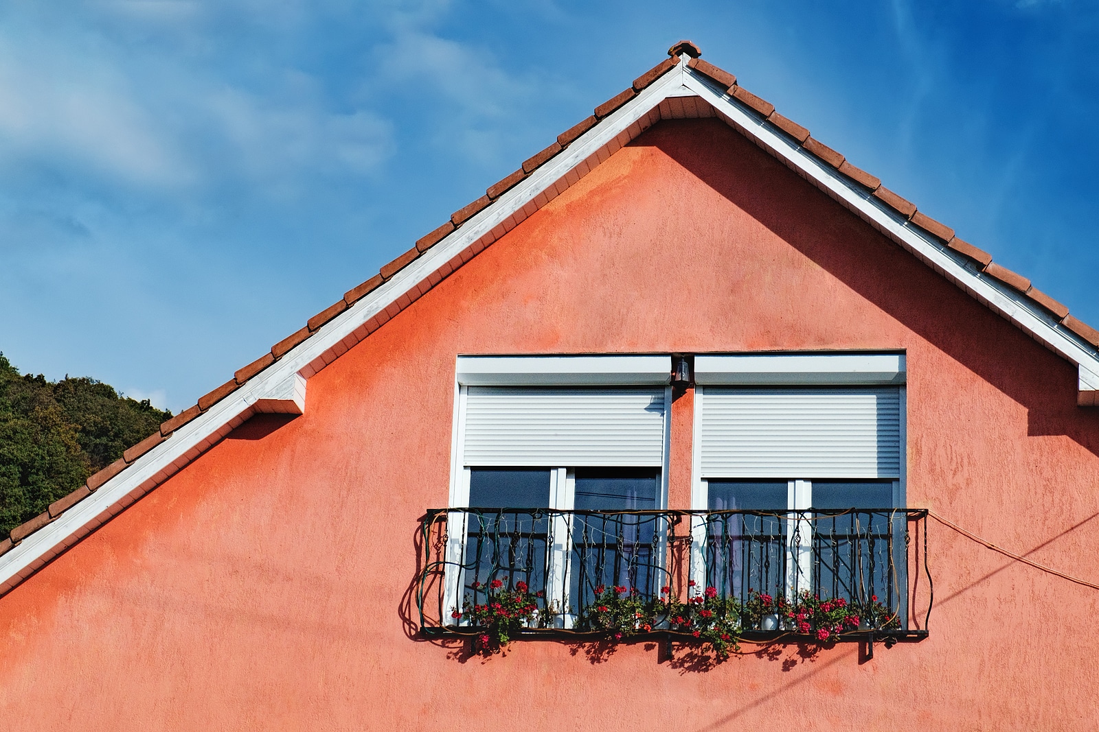 Why Choose Stucco over Vinyl Siding for Your Home